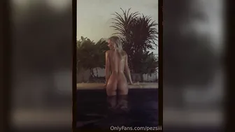 Pezsi Chaturbate 17-08-2025 naked posing