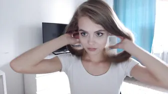 jessie98631  Spreads Pussy until Orgasm