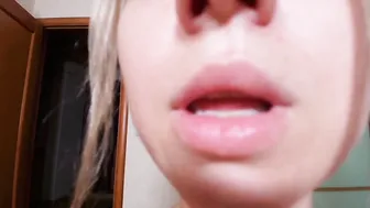 Unfluxed - she jerks off her pussy in private