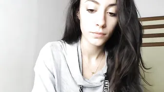 lolaroses  She caresses her hole