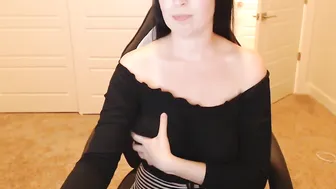 badgirlmad  Beautiful clitoris near the model