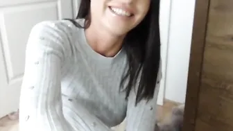 AnaGee Slaps on wet pussy