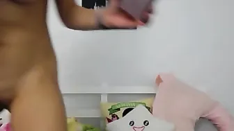 miahcalix  Fucks her finger