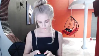 anik201  hooker masturbates in public chat