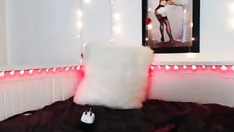 LunaRoux Sweet sweetie gives a big booty