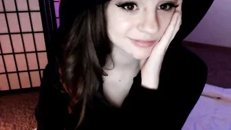 letitsnophie Adorable chick engages in double penetration