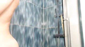 LovelyKittie Busty babe fucks herself in her pussy