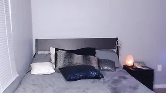 alexasharp beauty pulls the clitoris with a vibrator