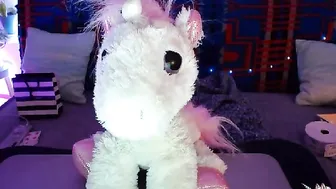 sweetdee Lustful nipple presses the vagina