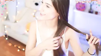 princesscin Appetizing coquette rubs her vagina