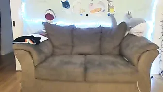 Shark_Eyes Pretty hottie fucks herself