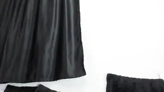 BELLA_BITCH shows boobs