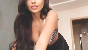 Mikki_g in private agreed to take off her underwear