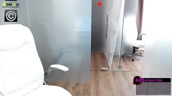 anyarayne Gorgeous lady caresses pussy