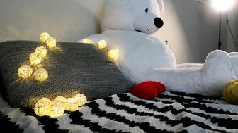 Happy_Yulia Dark haired babe chatting in free chat