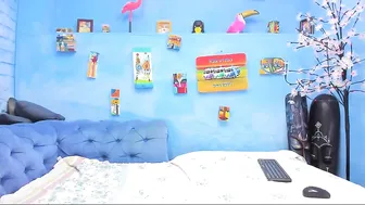 urnaughtyfoxes Luxury slut chatting in fries