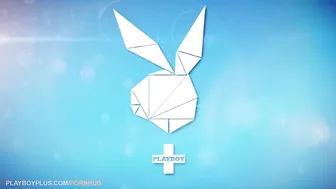 Natasha Ty MILF with tattoos jerks off her cunt