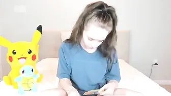 skywallace Hot babe jerks off her shaved cunt