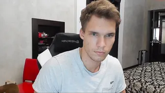 lovleycouplexxx slutty female gently pulls pussy