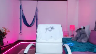 holihurricane black-haired confused - having fun in fries