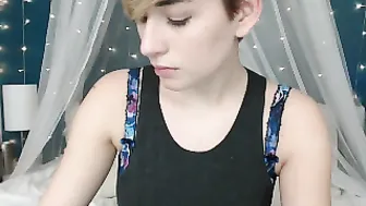 AuroraXoxo attractive bitch posing in yellow dress