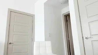 Surecakes skinny web model masturbates