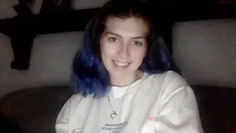 valerieluv i shove a huge bottle in the ass