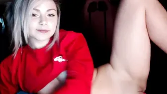 kipsy420 gorgeous coquette squeezes in front of her cap