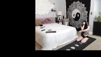 twinflames4117 busty chick masturbates shaved pussy