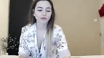 sweet_ary blissful babe gently pulls pussy