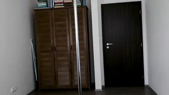 leiwarain spectacled babe masturbates cunt