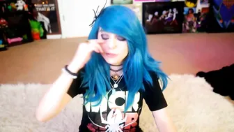 goldengoddessxxx slut in stockings caresses shaved pussy