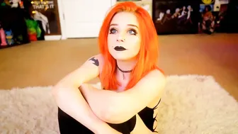 goldengoddessxxx gorgeous hottie shows off beautiful boobs