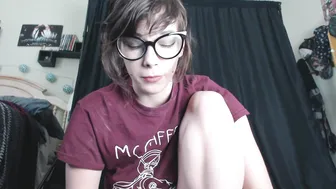 fluffernutter  manyvids busty slut masturbates shaved cunt