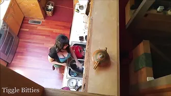 Tiggle Bitties  manyvids bitch with elastic booty posing erotically