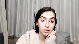 cubbixoxo  manyvids juicy babe caresses pussy