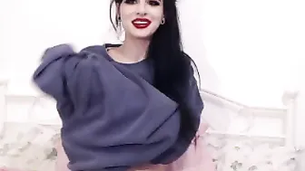 poppy  manyvids dirty bitch is engaged in oral sex