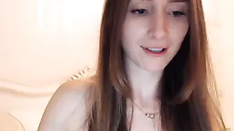 sarah_louise manyvids busty chick exposes her charms