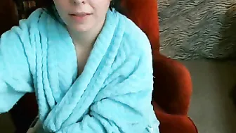 nikkisequoia manyvids flies away from the buzz of orgasm