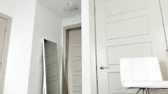 Surecakes manyvids gorgeous young lady shows off her legs