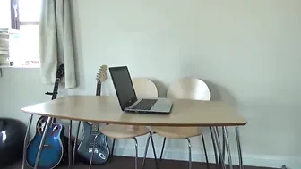 XfrankieandlucyX manyvids babe plays with rubber dildo