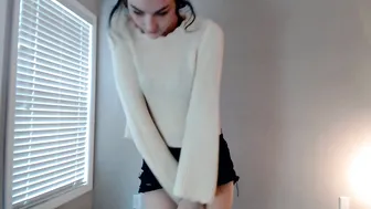 Elfiex manyvids cute chick fucks both holes