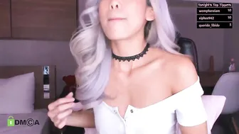 idaaaaaa cute bitch jerks off her dick