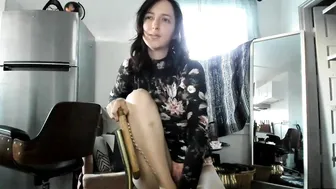 maeveminx naughty trash screeches like a bitch on a mate during vaginal masturbation