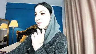 taahiraarabian slut shows his designed holes