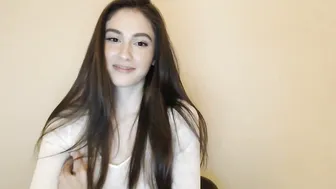 snowww_white hot slut strips and jerks off her pussy