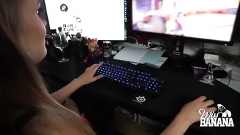 MissBanana sexy lady jerks off pussy with vibrator