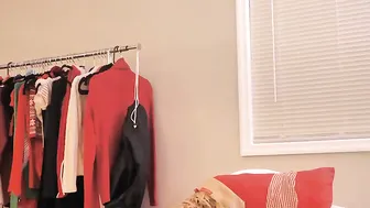 kateelife shy fan shows shaved cunt