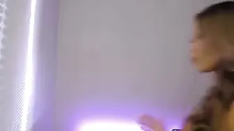 sincityvee babe cums after fucking with dildo