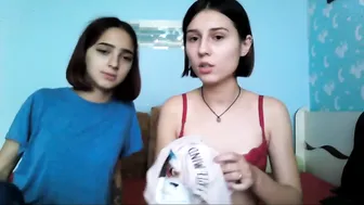 lari_18 Lustful old woman